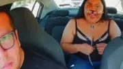 Conductor retira a pasajera que se identificó como 'therian' tras actuar como perro en taxi
