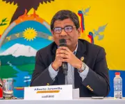 Ecuador inicia diálogos urgentes con EE.UU. tras anuncio de aranceles del 15% de Trump