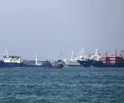 EE.UU. ordena a sus barcos mantenerse alejados de aguas iraníes en el Estrecho de Ormuz