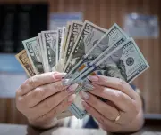 El dólar inicia al alza en Colombia tras volatilidad por impacto de la IA en mercados globales