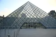El Louvre en París cierra parcialmente por huelga indefinida del personal