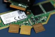 Escasez de chips de memoria amenaza ganancias de gigantes tecnológicos como Tesla y Apple