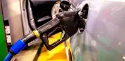 Estaciones de gasolina que no reducen precio enfrentan sanciones severas del gobierno