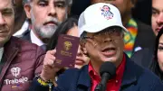 Gobierno de Petro presenta nuevo pasaporte colombiano como el cuarto mejor del mundo