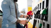 Gobierno evalúa nuevo recorte de $500 en gasolina para marzo, precio promedio bajaría a $15.000