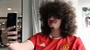 Hincha del Manchester United cumple 493 días sin cortar el cabello por promesa futbolística