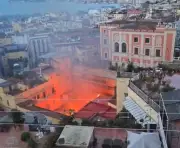 Incendio devasta histórico Teatro Sannazaro de Nápoles, símbolo cultural del siglo XIX