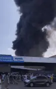 Incendio en planta de Postobón en Malambo: Evacuación exitosa y bomberos controlan las llamas