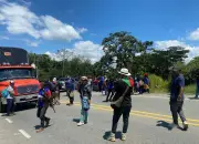 Indígenas bloquean la Panamericana en Cauca exigiendo nombramiento de 112 docentes