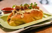 Innato Cocina reinventa el perro caliente con ingredientes colombianos de alta cocina