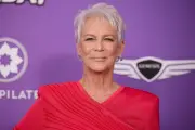 Jamie Lee Curtis celebra 27 años de sobriedad y revela cómo su madre la salvó de 'El Exorcista'