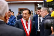 José María Balcázar asume como presidente interino de Perú tras elección en Congreso