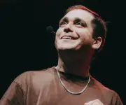 Lucho Miranda llega a Cali: El humor que desafía la parálisis cerebral con 'Abriendo las Manos'