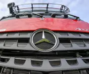 Mercedes-Benz venderá participación en Daimler Trucks por US$14.200 millones