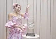 Michelle Char Fernández recibe la corona 'Caribe Esmeralda' como Reina del Carnaval de Barranquilla 2026