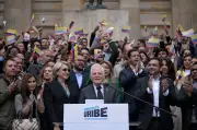 Miguel Uribe Londoño oficializa candidatura presidencial por partido Demócrata Colombiano