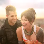 Mike Bahía reinterpreta 'Bonita Bonita': la fusión de IA y sentimiento humano que conquista las listas