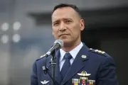 Ministro de Defensa rechaza acusaciones de corrupción en contrato de sistema antidrones