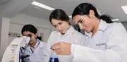 Modelo educativo colombiano forma a mujeres para liderar la ciencia y la dirección empresarial
