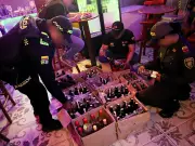 Operativo en Cartagena incauta 151 botellas de licor de contrabando y cierra establecimiento