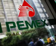 Pemex reduce pérdidas netas en último trimestre pese a caída en producción de crudo