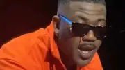 Ray J actúa con monitor cardíaco y aparente sangrado ocular en polémica presentación