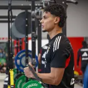 Richard Ríos regresa a entrenamientos con Benfica tras superar lesión en el hombro