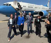 Secretario de Energía de EE.UU. visita Venezuela para reactivar industria petrolera