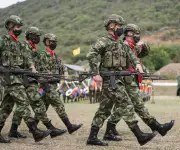 Soldados colombianos en guerras extranjeras: bajas pensiones y falta de reinserción impulsan migración