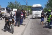 Tragedia vial en Soledad: motociclista muere atropellado por tractocamión
