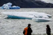 Turismo acelera desaparición de glaciares que millones visitan por 'última oportunidad'