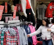 Ventas minoristas de Brasil caen 0,4% en diciembre por altas tasas de interés