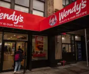 Wendy's cierra restaurantes en EE.UU. tras desplome de ventas y acciones
