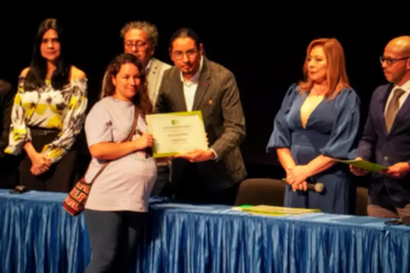 37 años después, hija recibe título póstumo de madre desaparecida en la UIS