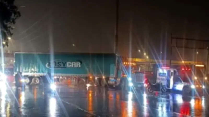 Accidente en Autopista Norte: Tractomula y bus del SITP generan caos vial en Bogotá