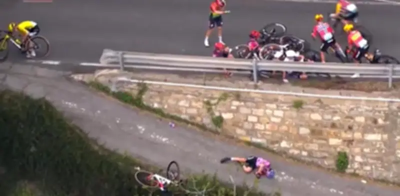 Accidente grave en Milán-San Remo femenina: Silvestri hospitalizada tras caída por barranco
