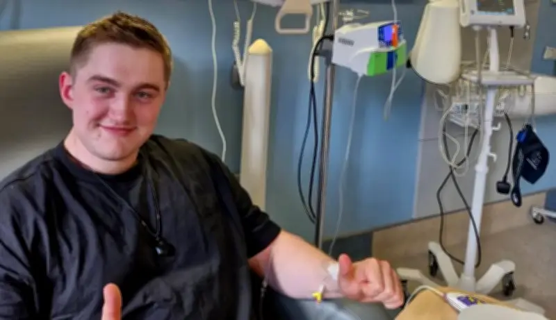 Actor británico Finnian Garbutt anuncia que su cáncer de piel está en fase terminal