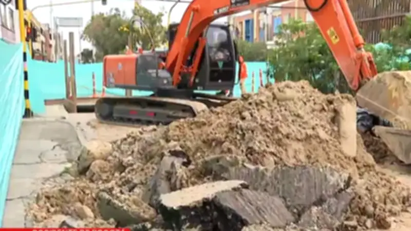 Acueducto de Bogotá repara gran socavación en barrio Galán que cerró vía en Puente Aranda