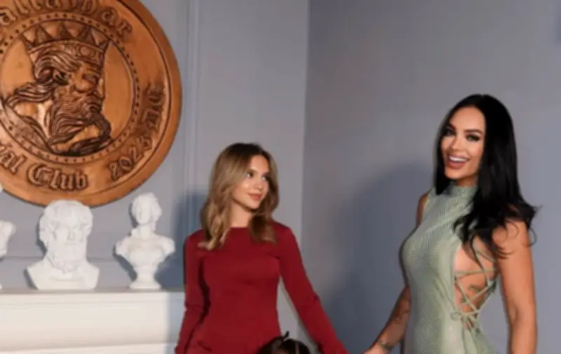 Acusan a 'La Jesuu' de robar en fiesta de 15 años de hija de Andrea Valdiri; ella se defiende