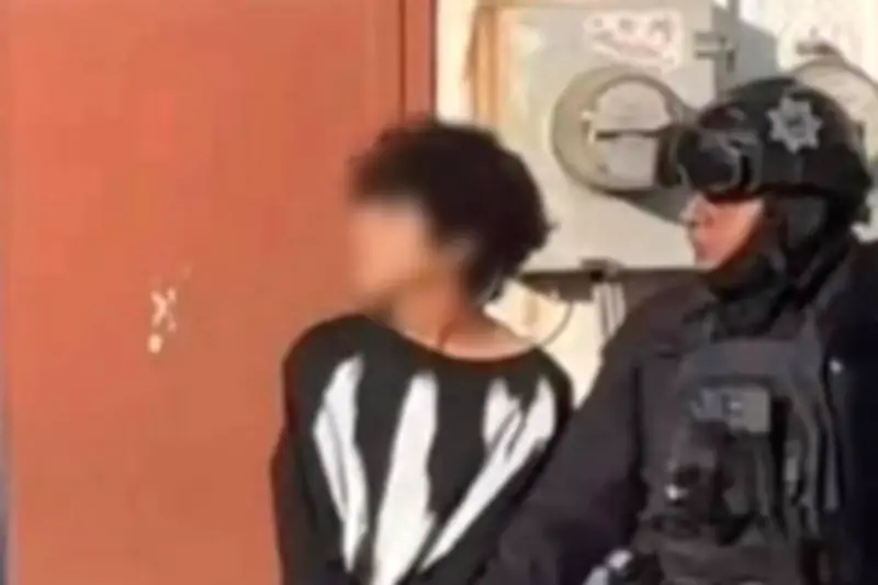 Adolescente asesinó a dos maestras en Michoacán tras publicar fotos con fusil en redes sociales