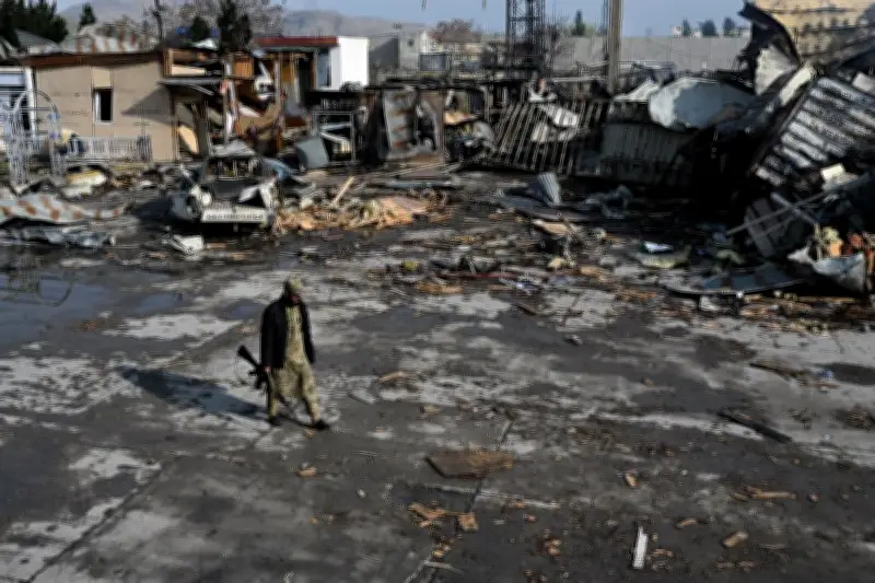 Afganistán acusa a Pakistán de matar a 400 personas en ataque a centro de rehabilitación en Kabul