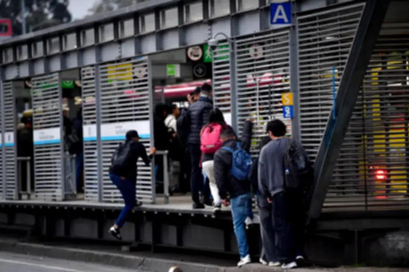 Agresión con bolillos en Transmilenio reabre debate sobre uso de fuerza y cultura ciudadana