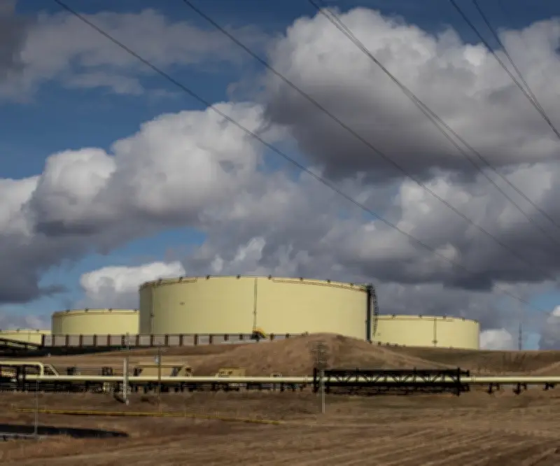 AIE activa reservas de emergencia por guerra en Irán: 426 millones de barriles liberados