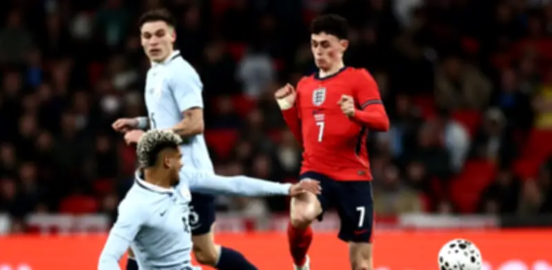 Alarma en Inglaterra: Phil Foden sufre grave lesión en amistoso ante Uruguay previo al Mundial