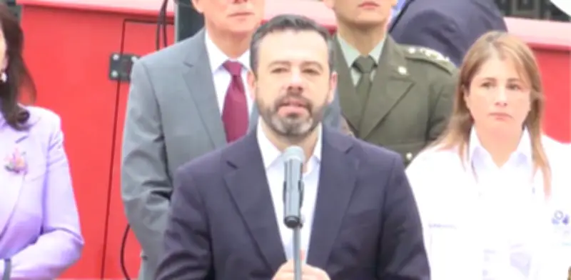 Alcalde Galán insta a respetar resultados electorales en apertura de votaciones 2026