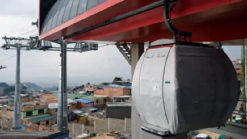 Alcalde Galán supervisa avance del TransMiCable de San Cristóbal en Bogotá