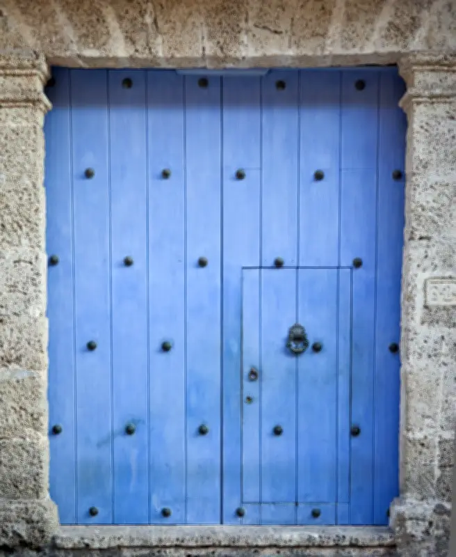 Aldabas de Cartagena: El Código Secreto en las Puertas del Centro Histórico