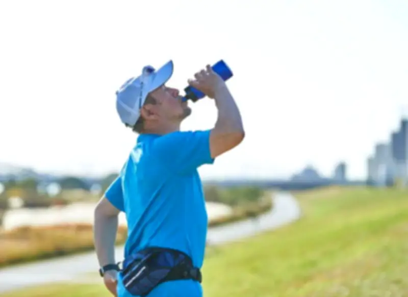 Alerta en Colombia: Consumo indiscriminado de sueros y bebidas hidratantes pone en riesgo la salud