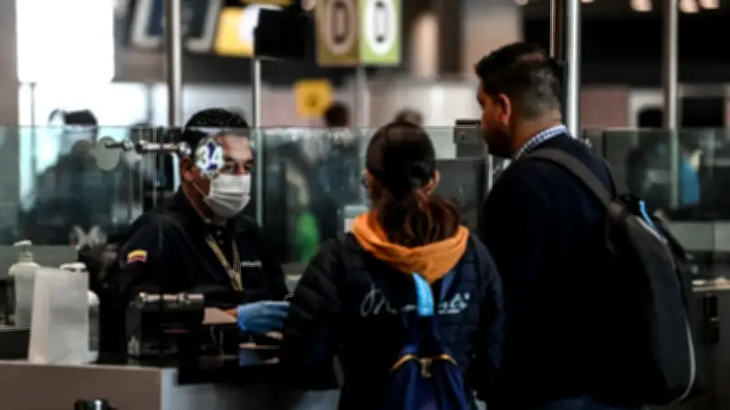 Alerta por presencia de ICE en aeropuertos de EE.UU.: viajeros colombianos en riesgo