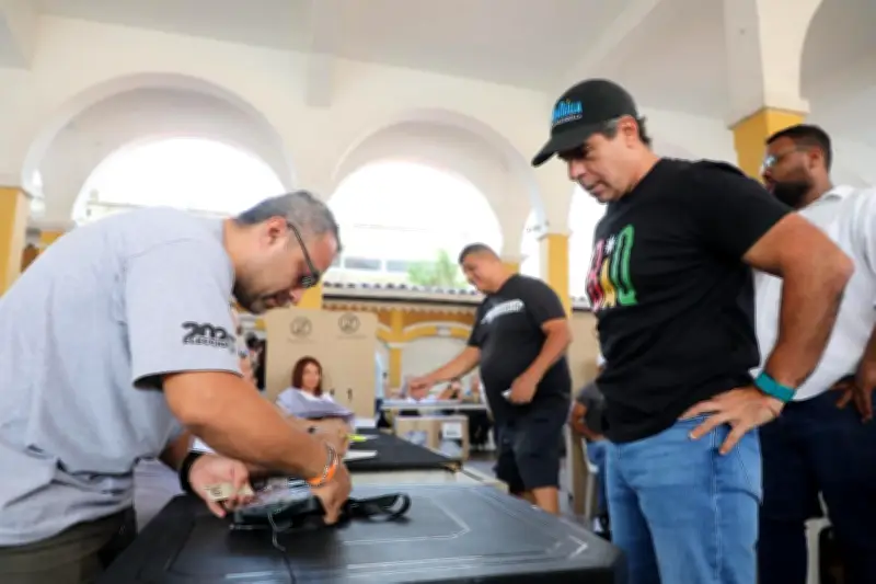 Alex Char vota en Barranquilla y enfatiza la importancia de elegir a los mejores para el Congreso